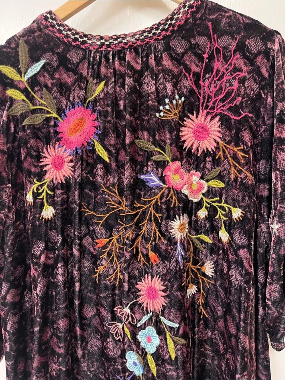 JOHNNY WAS Ulla Velvet Silk Floral Embroidered V-Neck Top Blouse XL - Picture 4 of 5